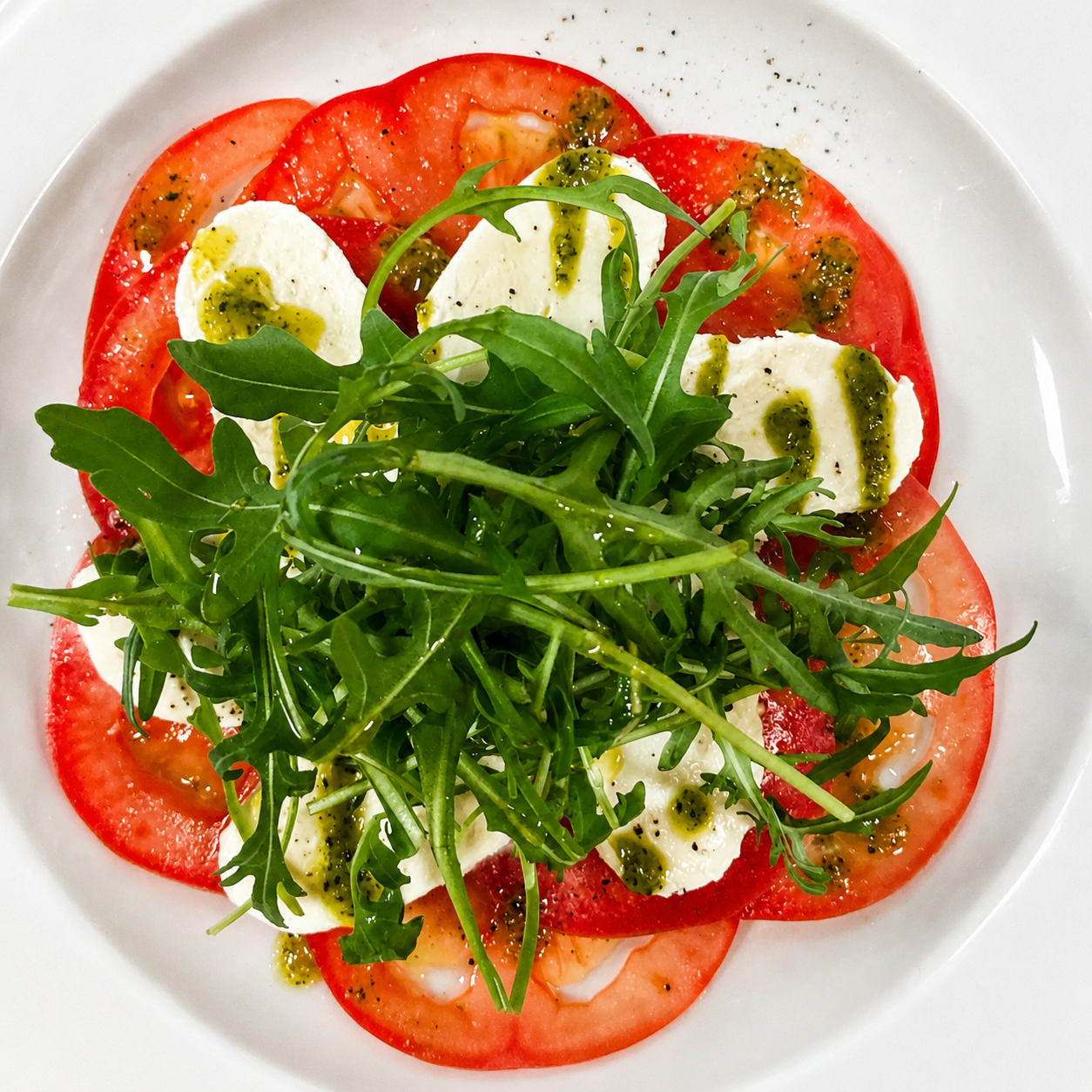 Tomato, mozzarella and arugula salad